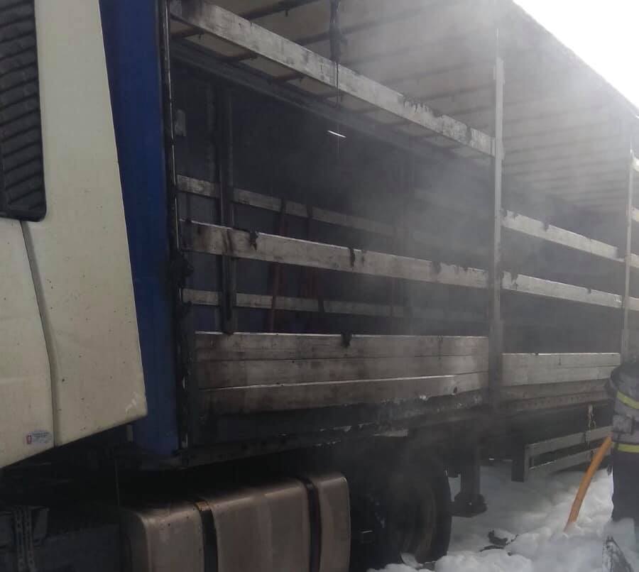 В Червонограді до тла згорів пасажирський автобус. Фото: ГУ ДСНС