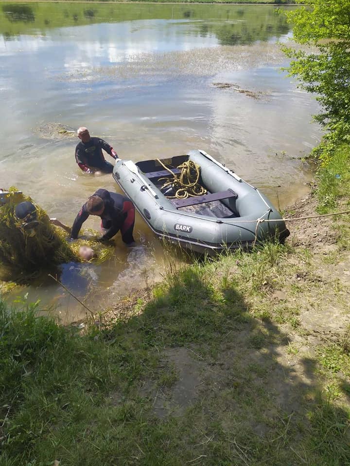 З озера біля Львова дістали тіло 25-річного хлопця. Фото: Центральна рятувально-водолазна служба 