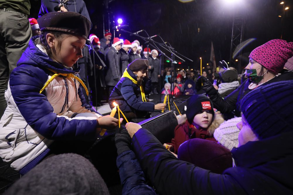 У Львові засвітили головну новорічну ялинку