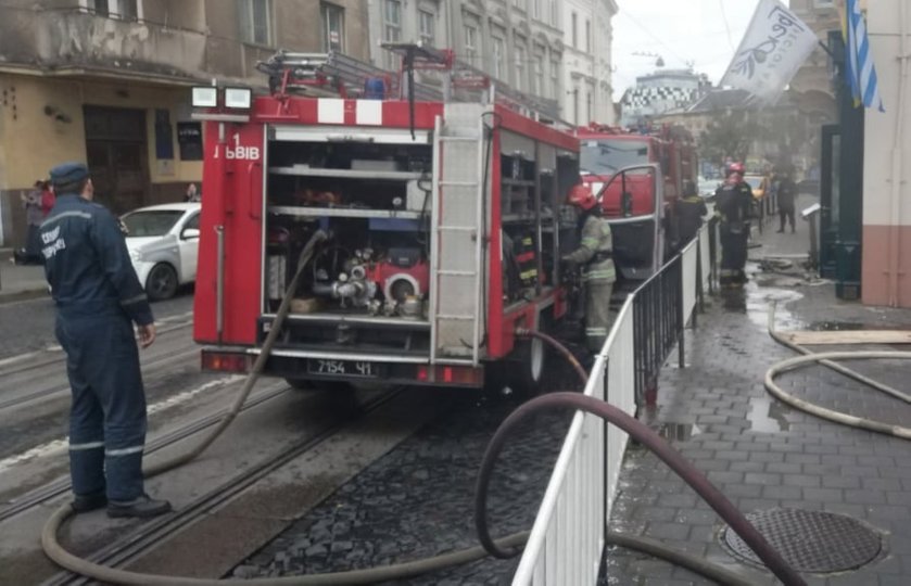 В центрі Львова горів відомий ресторан грецької кухні. Фото: ДСНС Львівщини
