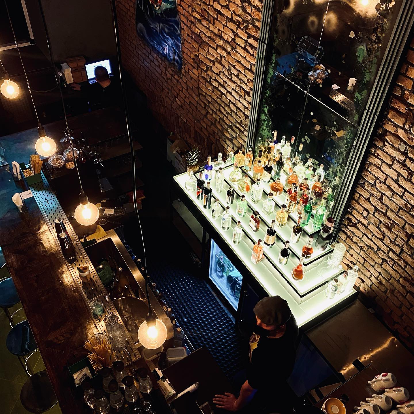 У центрі Львова відкрили бар з азійським стритфудом. Фото: Eight Bar/Facebook