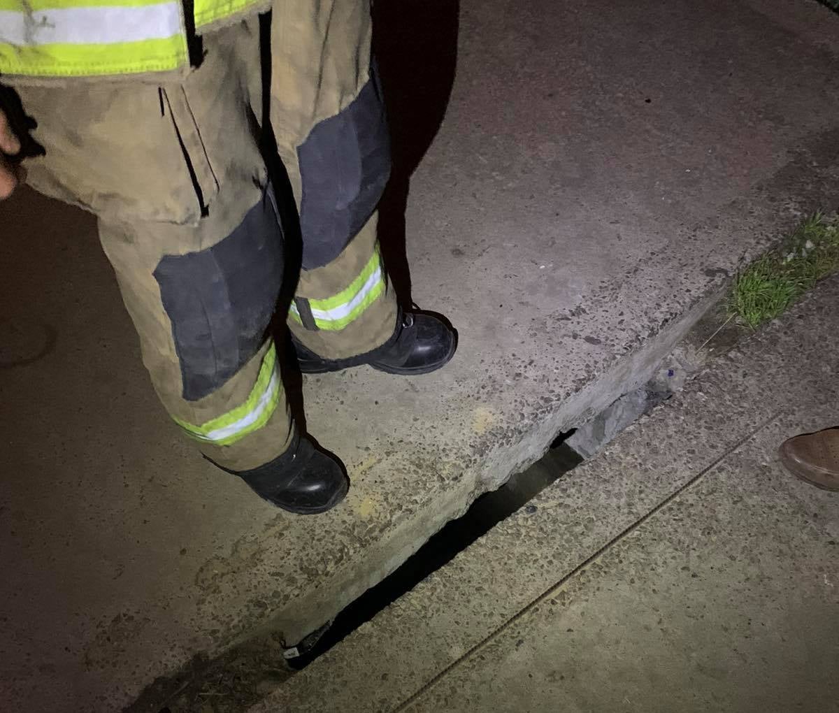 Львівські рятувальники визволили дитину з бетонної пастки. Фото: ГУ ДСНС