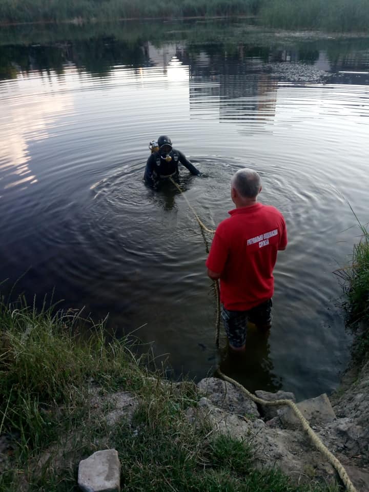 З озера біля ресторану у Львові дістали тіло 69-річного чоловіка. Фото: Центральна рятувально-водолазна служба