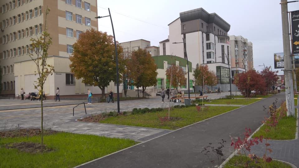  Як виглядає новий громадський простір на Сихові. Фото: Олег Шмід