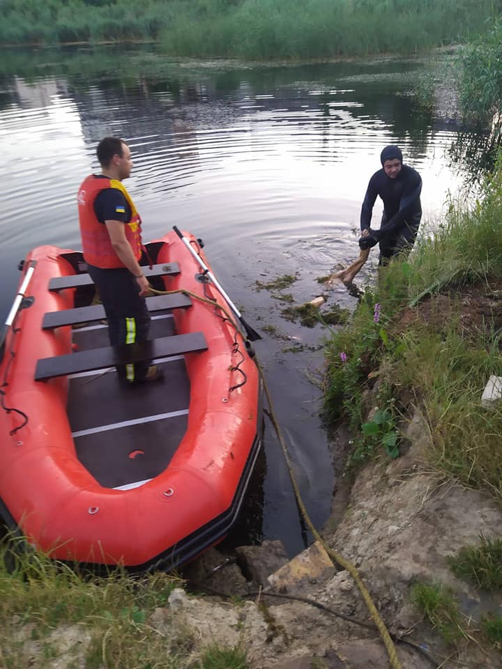 З озера біля ресторану у Львові дістали тіло 69-річного чоловіка. Фото: Центральна рятувально-водолазна служба