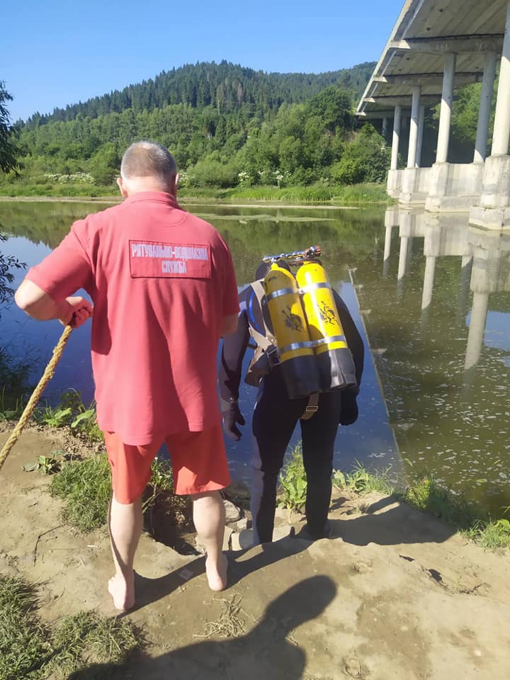 З річки Стрий витягли труп. Фото: Центральна рятувально-водолазна служба