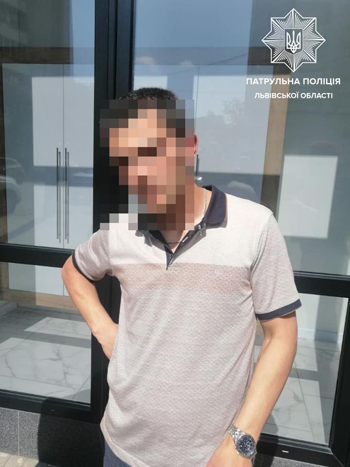 У Львові іноземець погрожував ножем стоматологам 
