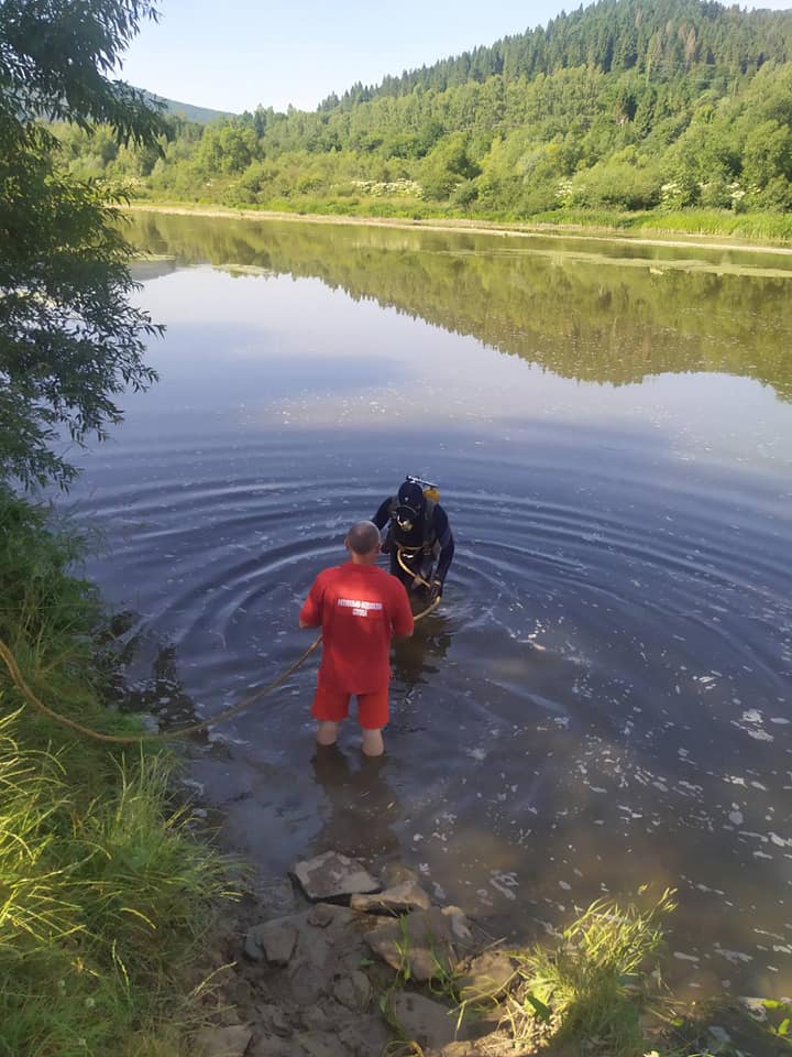З річки Стрий витягли труп. Фото: Центральна рятувально-водолазна служба