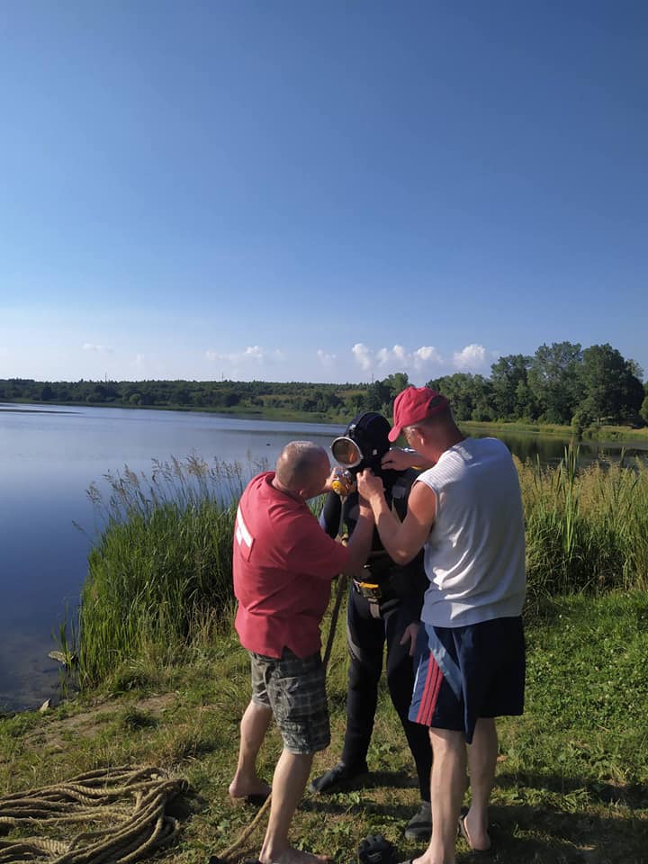 З озера у Дрогобицькому районі водолази дістали тіло 23-річного хлопця. Фото: Центральна рятувально-водолазна служба