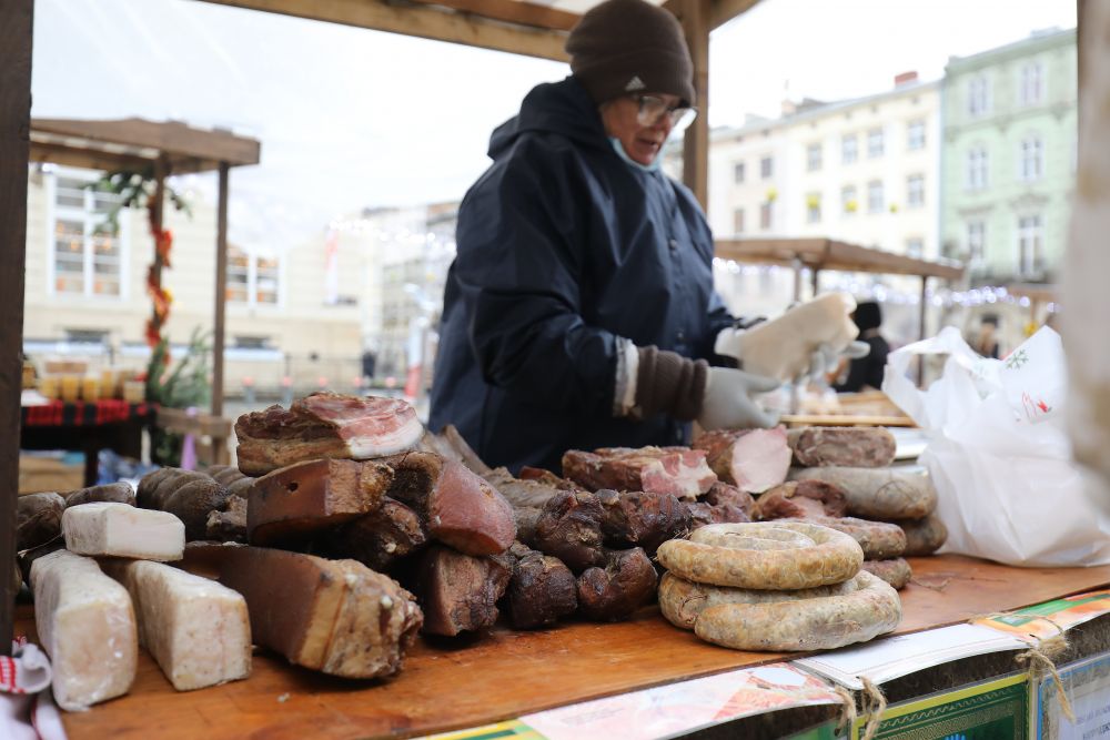 Що продають на Різдвяному фермерському ярмарку у Львові. Фото: Львівська міська рада