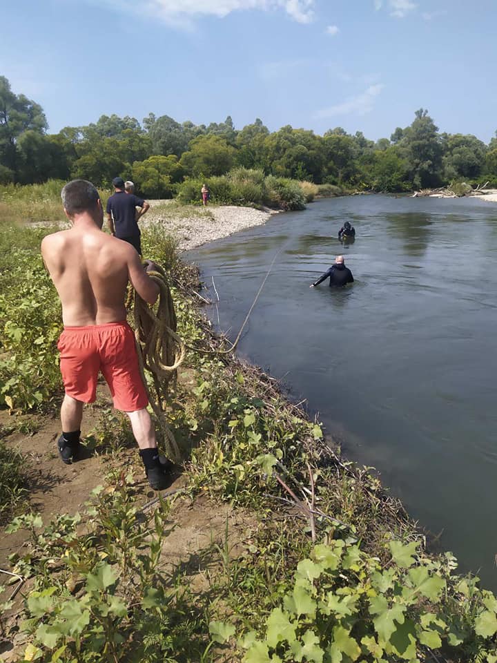 З річки Стрий витягли труп. Фото: Центральна рятувально-водолазна служба
