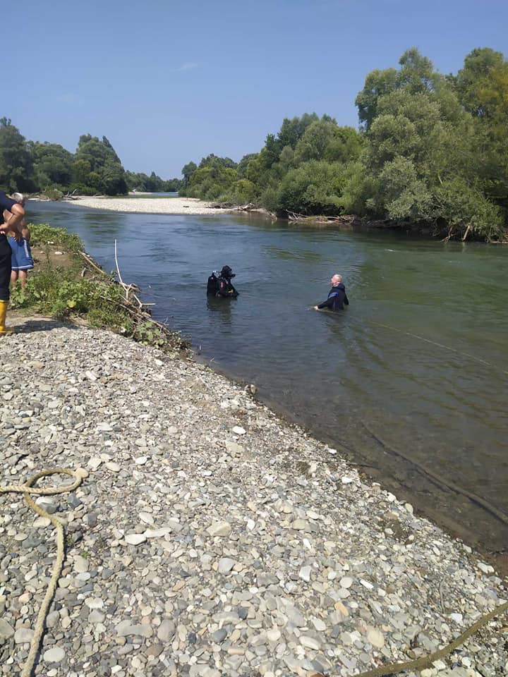 З річки Стрий витягли труп. Фото: Центральна рятувально-водолазна служба