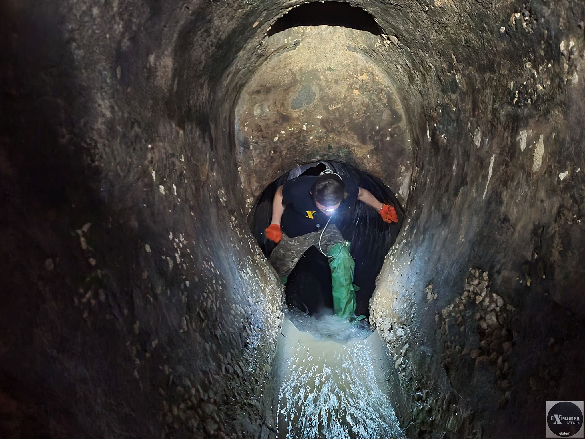 Львівські диґери прогулялися колектором до Личаківського цвинтаря. Фото: Андрій Риштун