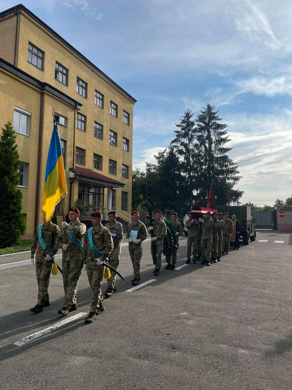 Львів попрощався із захисником донецького аеропорту Дмитром Гудзиком. Фото: Львівська міська рада