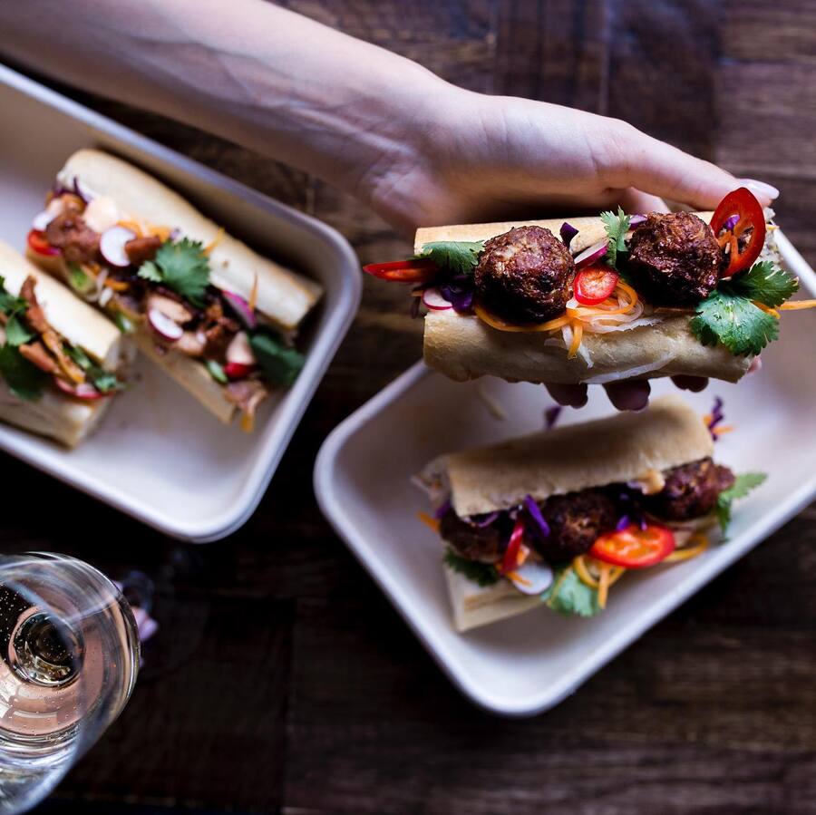 У центрі Львова відкрили бар з азійським стритфудом