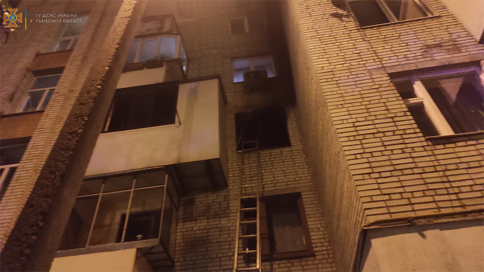 Під час пожежі в Шевченківському районі загинув чоловік. Фото: ГУ ДСНС