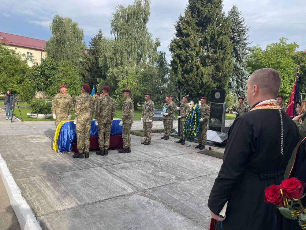 Львів попрощався із захисником донецького аеропорту Дмитром Гудзиком. Фото: Львівська міська рада