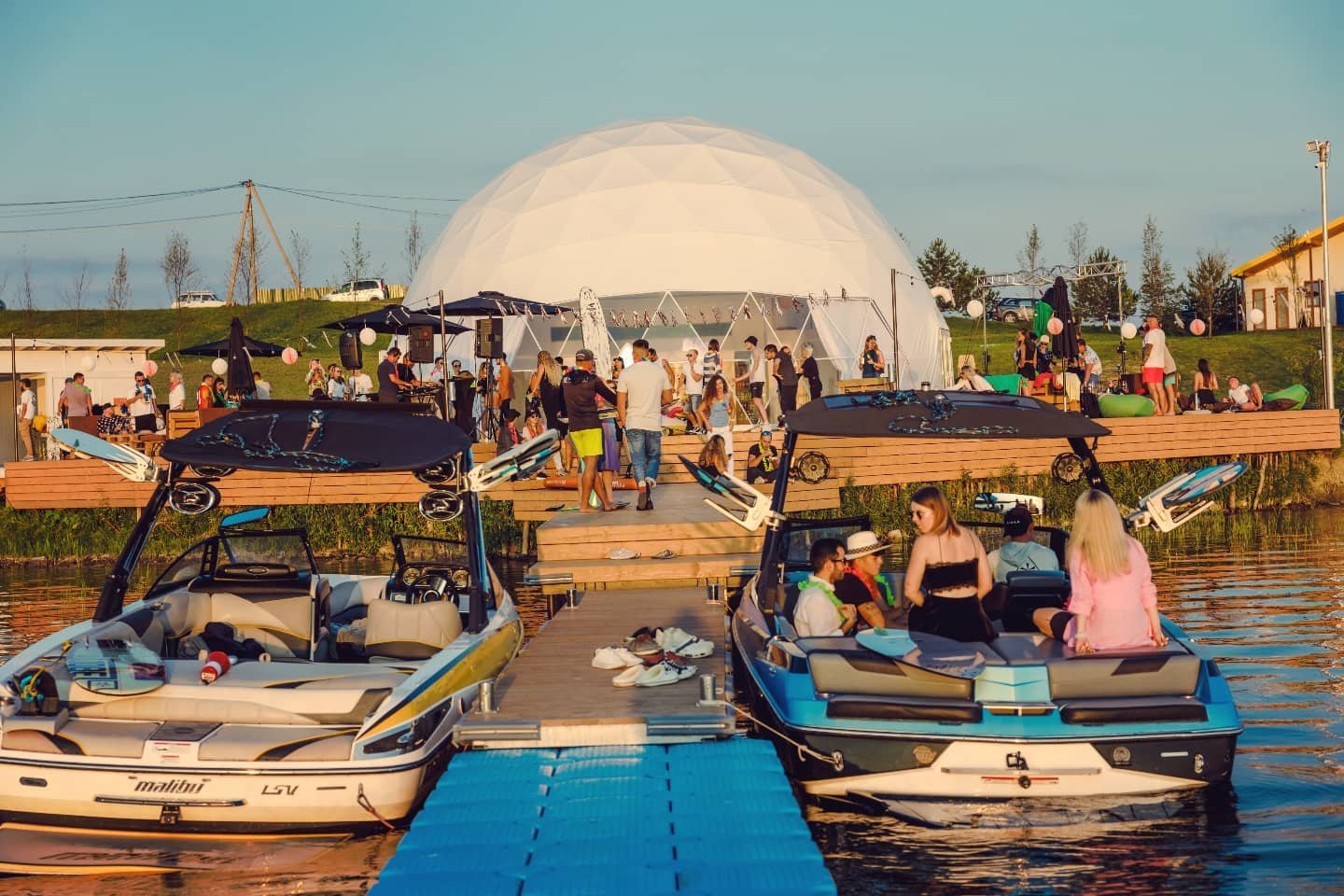 Вейксерф, флайборд, водні лижні: біля Львова запрацював простір активного відпочинку на воді