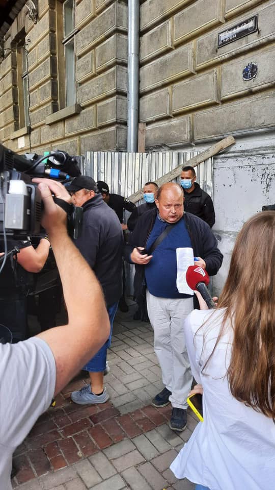 На площу Галицьку з&rsquo;їхалась поліція та журналісти. Фото: Yura Dobush