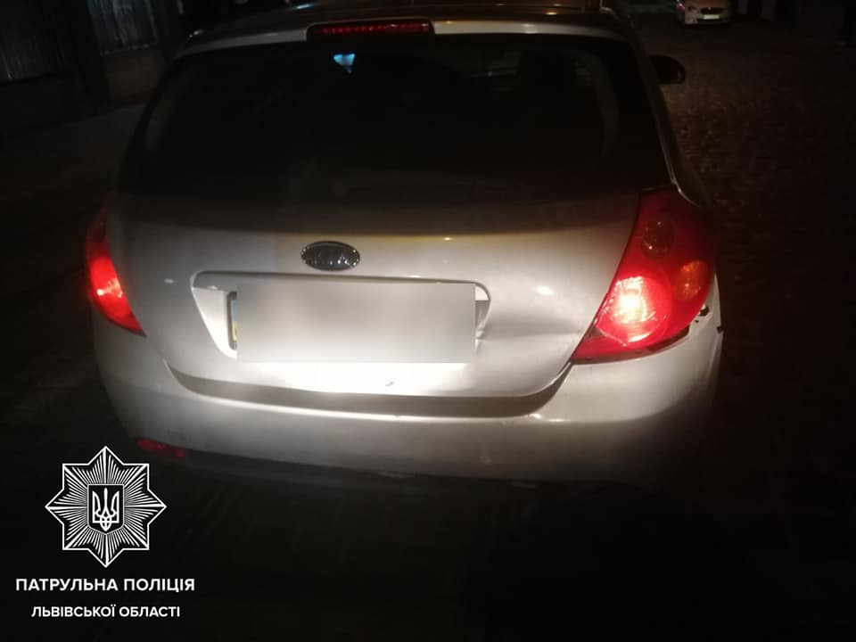 П&rsquo;яний львів&rsquo;янин за кермом автомобіля потрапив у ДТП. Фото поліції