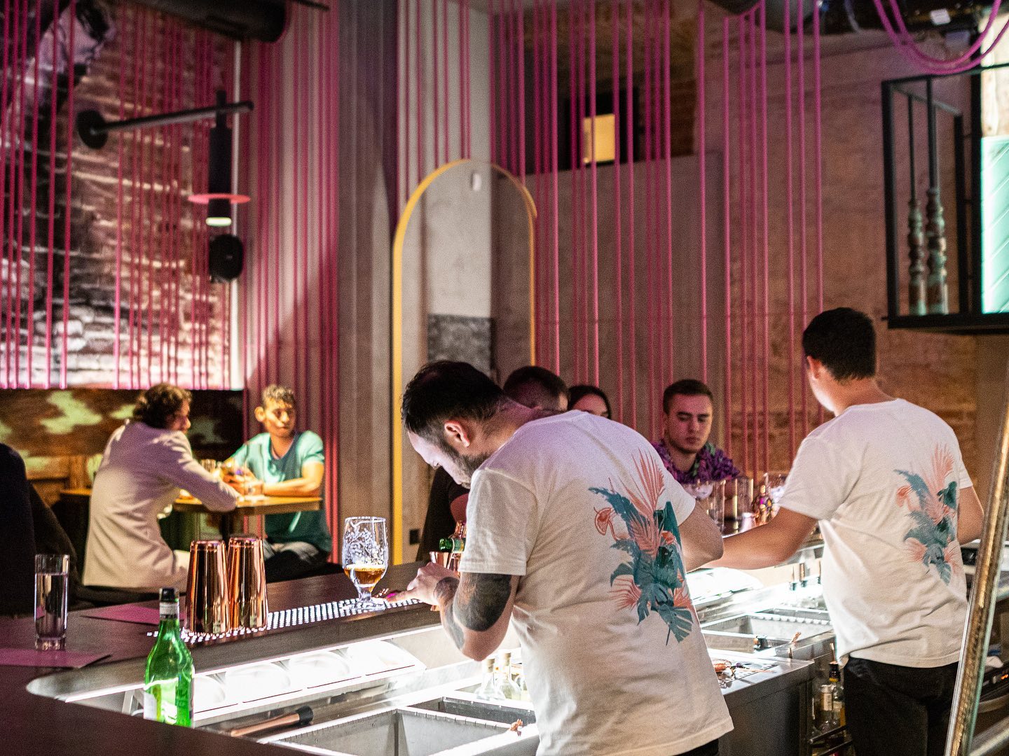 В центрі Львова відкрили перший кубинський бар. Фото: facebook.com/dosalmaslviv/