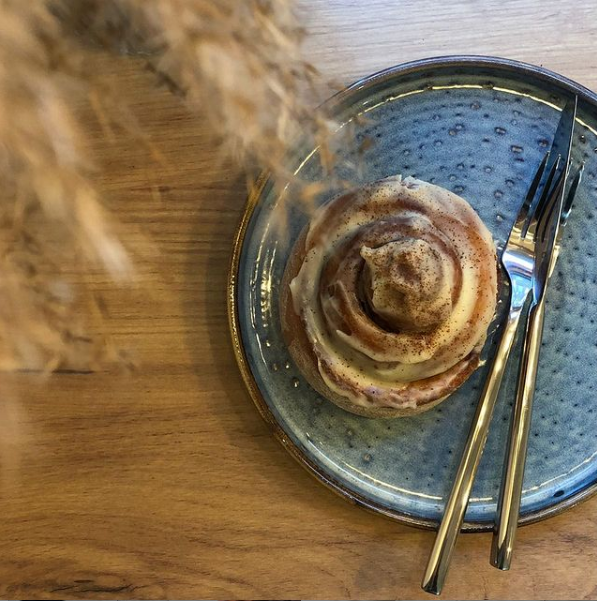 На Стефаника запрацювала нова кав'ярня з шоурумом. Фото: instagram.com/brew032/