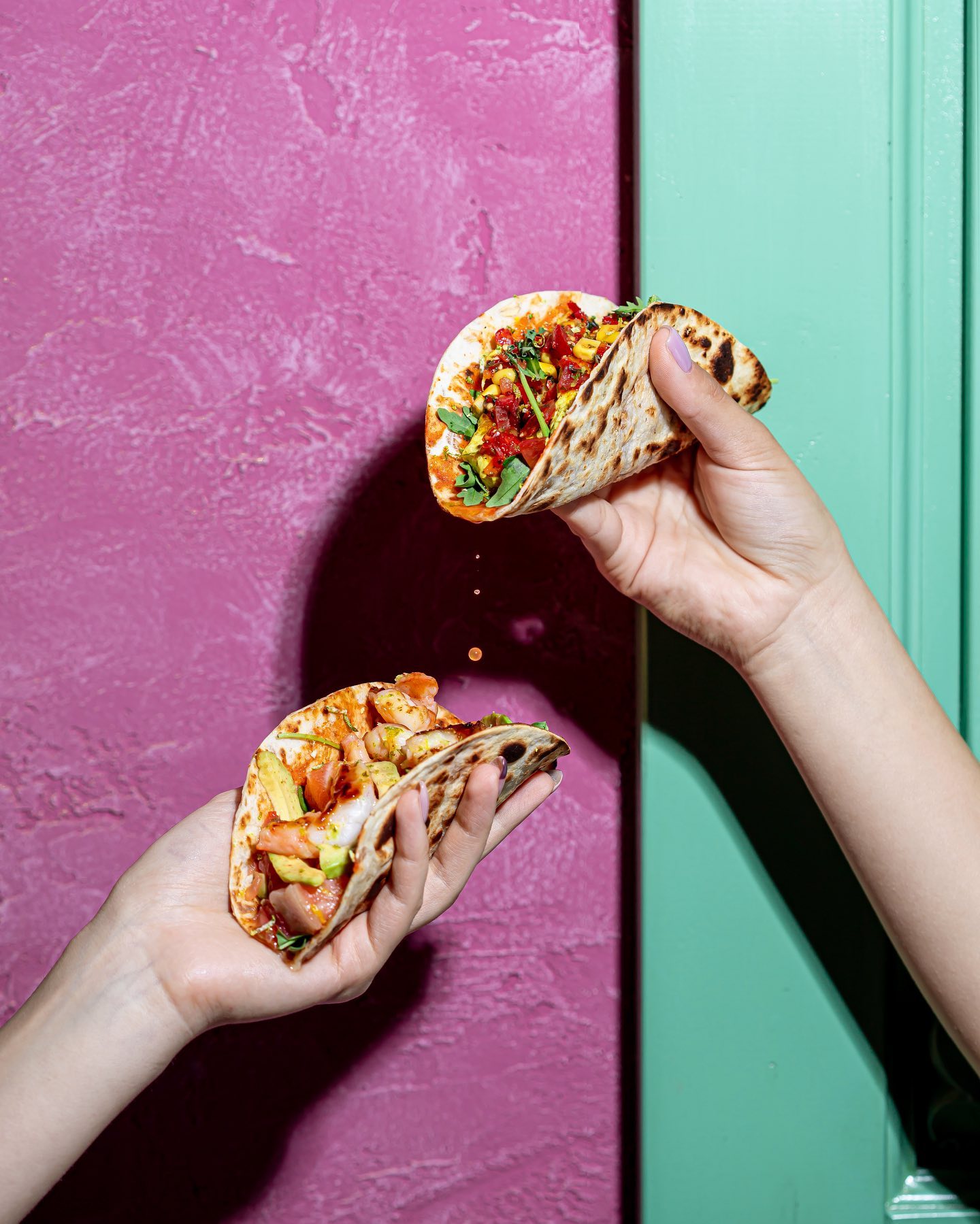 В центрі Львова відкрили перший кубинський бар. Фото: facebook.com/dosalmaslviv/