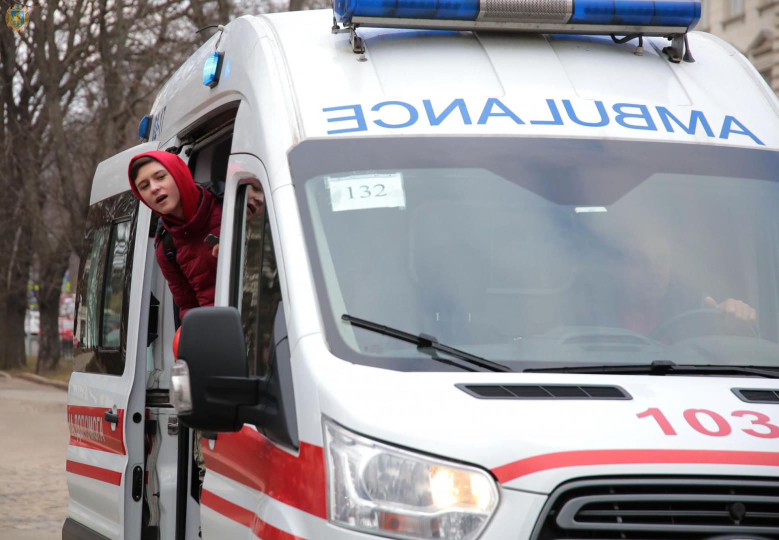 Львівський педіатр Олег Скавиш протягнув зубами карету швидкої допомоги