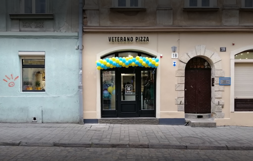 На Староєврейській відкрили першу піцерію популярної мережі. Фото: Veterano Pizza