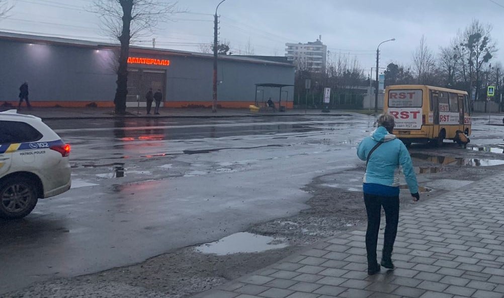В центрі Львова маршрутка насмерть збила жінку та протягнула її ще кілька кілометрів