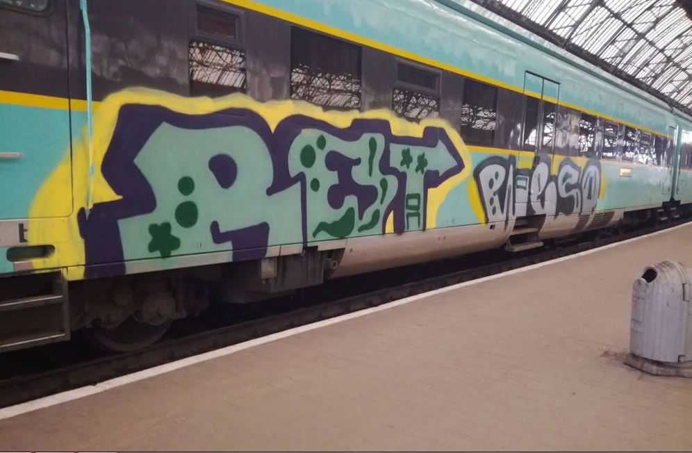 Хулігани розмалювали львівські потяги. Фото: Львівська залізниця