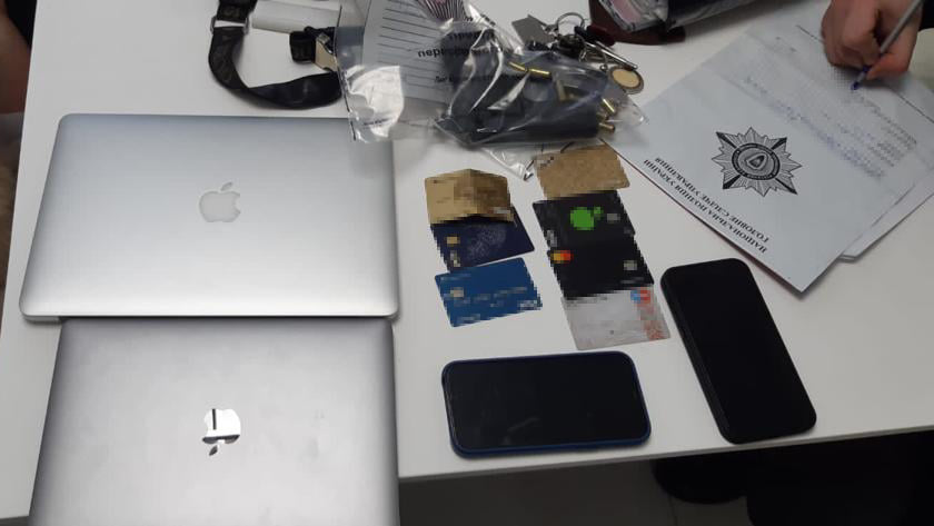 Кіберполіція затримала львів'янина, який здійснював покупки через чужі профілі у Facebook