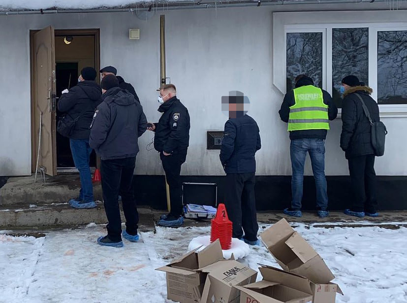 На Самбірщині 40-річний чоловік вбив вагітну дружину і перерізав собі горло