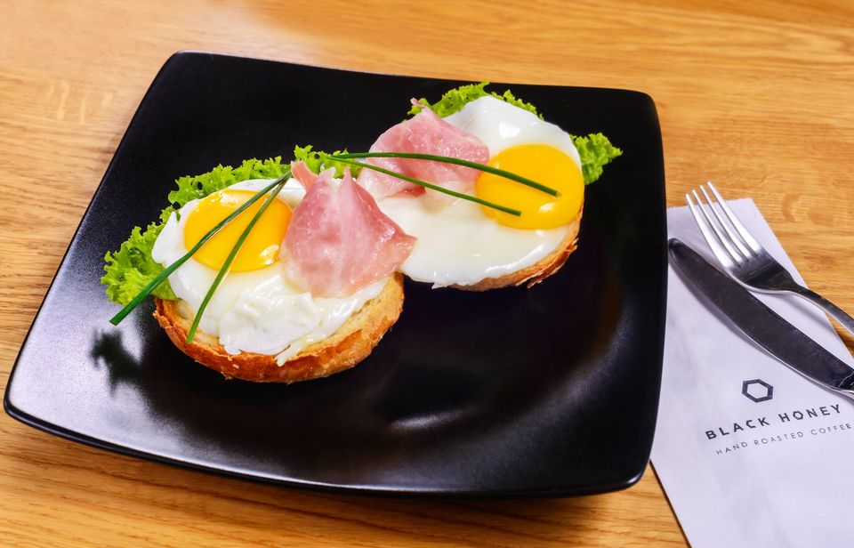 На Кривій Липі відкрили затишну кав'ярню. Фото: Black Honey/Facebook