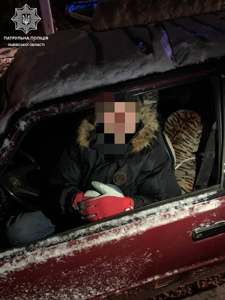 На Личаківській безпритульний чоловік намагався викрасти автомобіль, бо хотів покататись