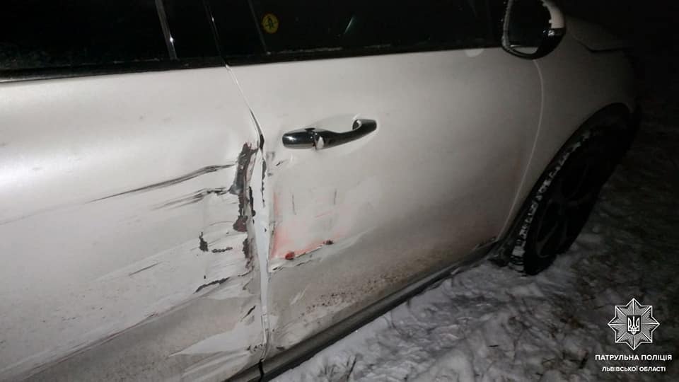 Неподалік Львова п'яний 18-річний водій збив пішохода та втік