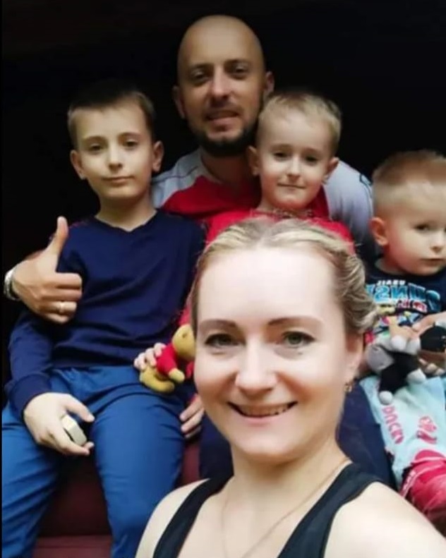 У Самборі автомобіль вилетів на тротуар і збив сім'ю з двома дітьми