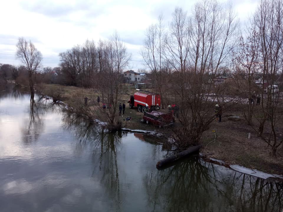 У Червонограді впав у річку автомобіль &ndash; загинув чоловік