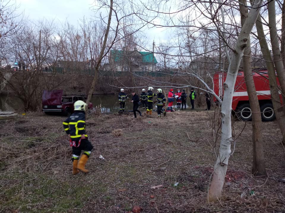 У Червонограді впав у річку автомобіль &ndash; загинув чоловік