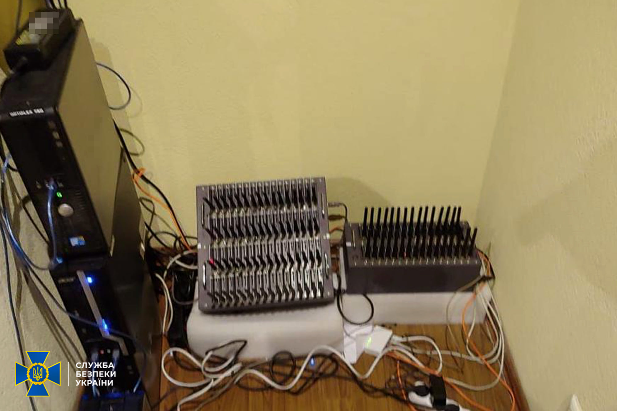 Під кураторством Росії: у Львові викрили ботоферму, яка &laquo;мінувала&raquo; школи та лікарні