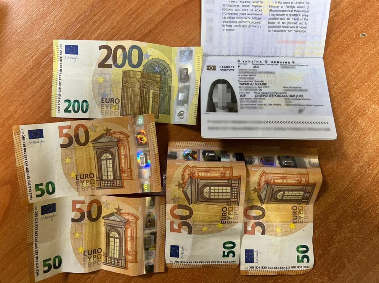 У Раві-Руській жінка намагалась за хабар вивезти за кордон дитину