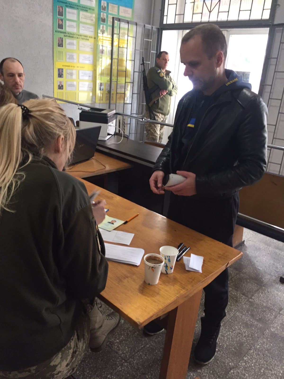 До територіальних центрів Львівщини масово прибувають добровольці