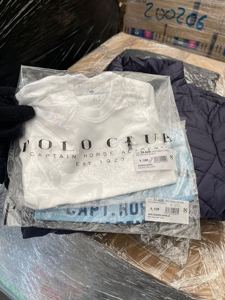 Ще 10 ящиків брендового одягу намагались ввезти в Україну під виглядом гуманітарної допомоги