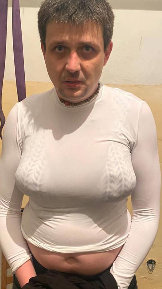 У бюстгальтер – вату: на кордоні затримали чоловіка, який видавав себе за жінку