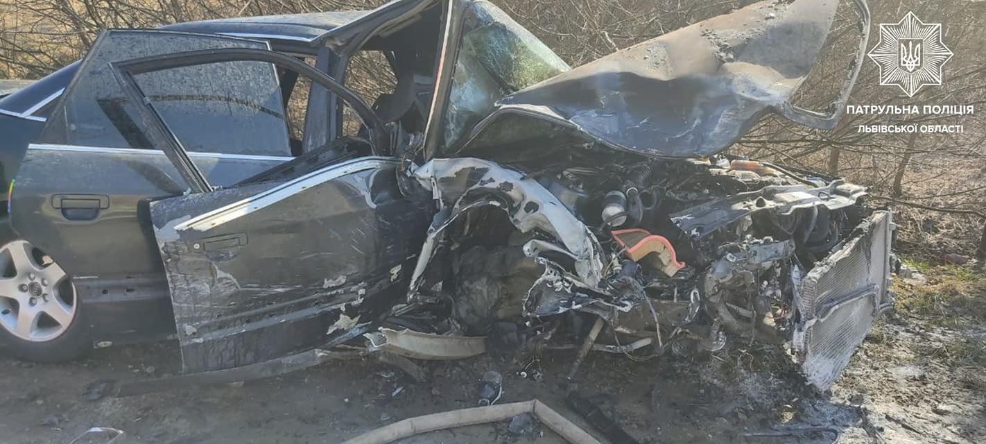 Внаслідок ДТП на трасі Львів-Шегині загорівся автомобіль: є постраждалі