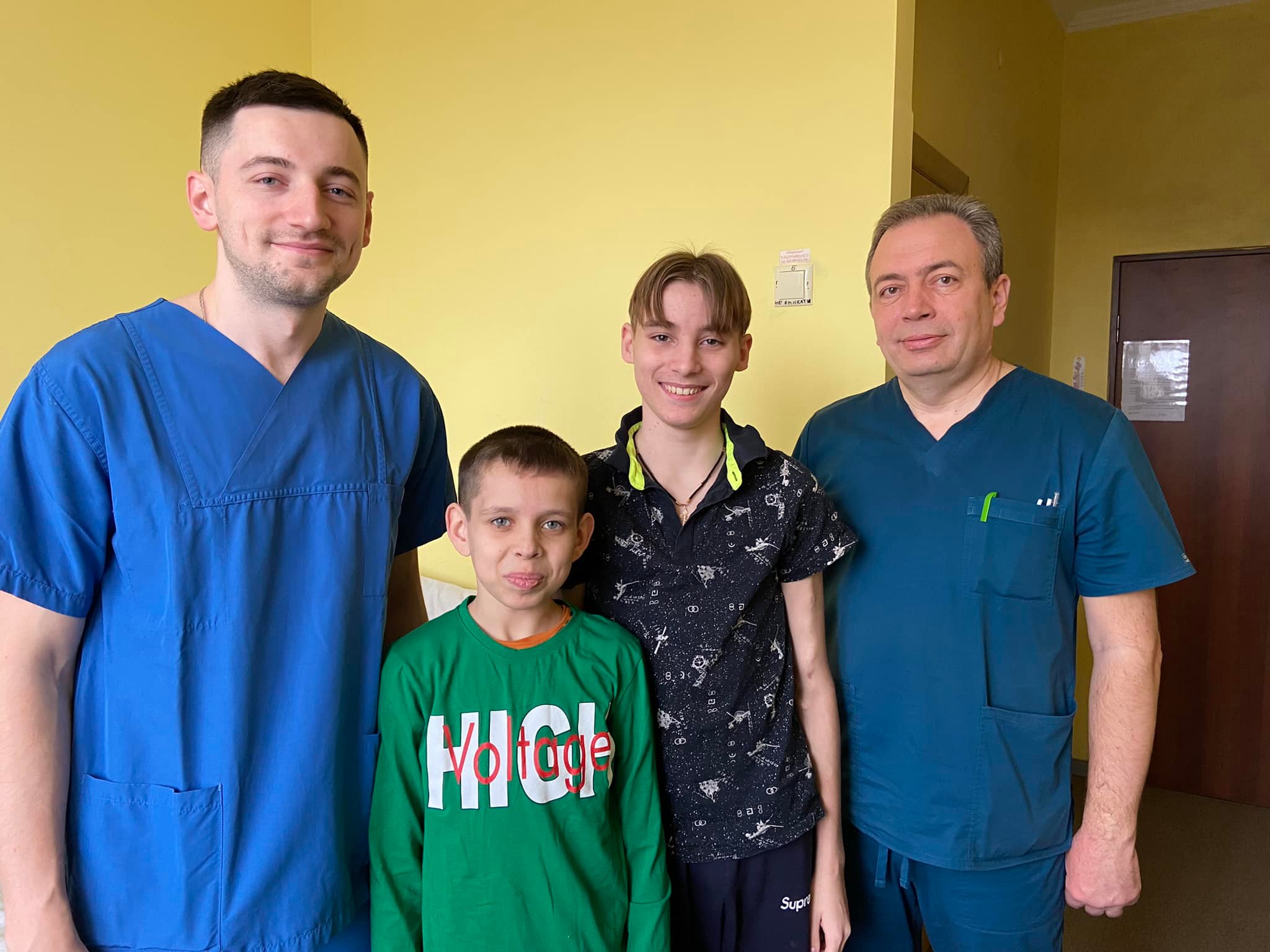 У львівській лікарні двом евакуйованим з Києва дітям пересадили нирки