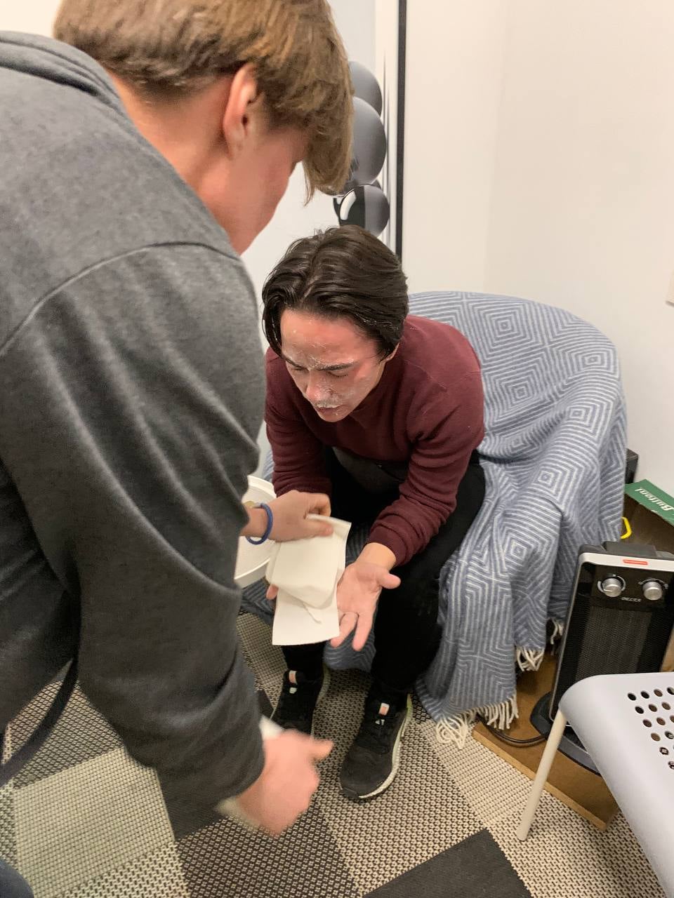 У Львові ЛГБТ-активістці Олені Шевченко невідомий розпилив в обличчя перцевий газ із балончика