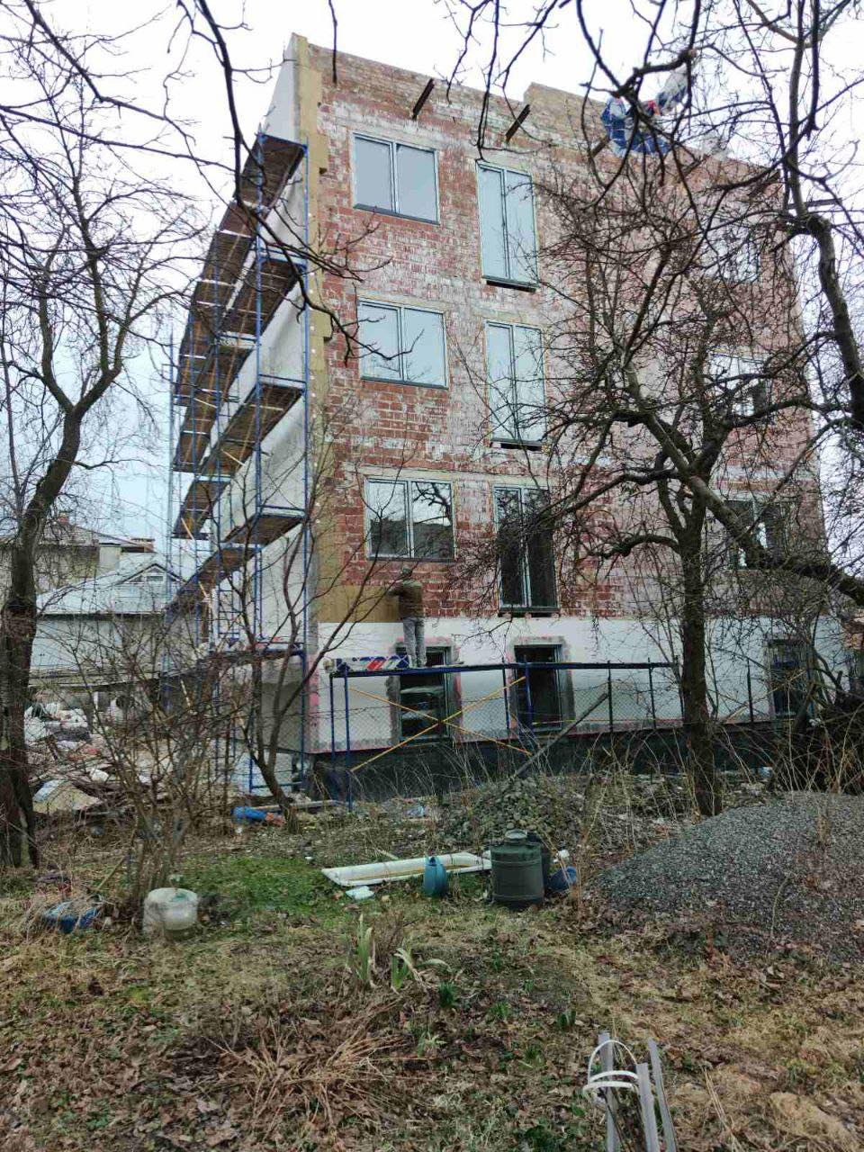 Не купуй там: містян попереджають про незаконне будівництво багатоповерхівки у Львові