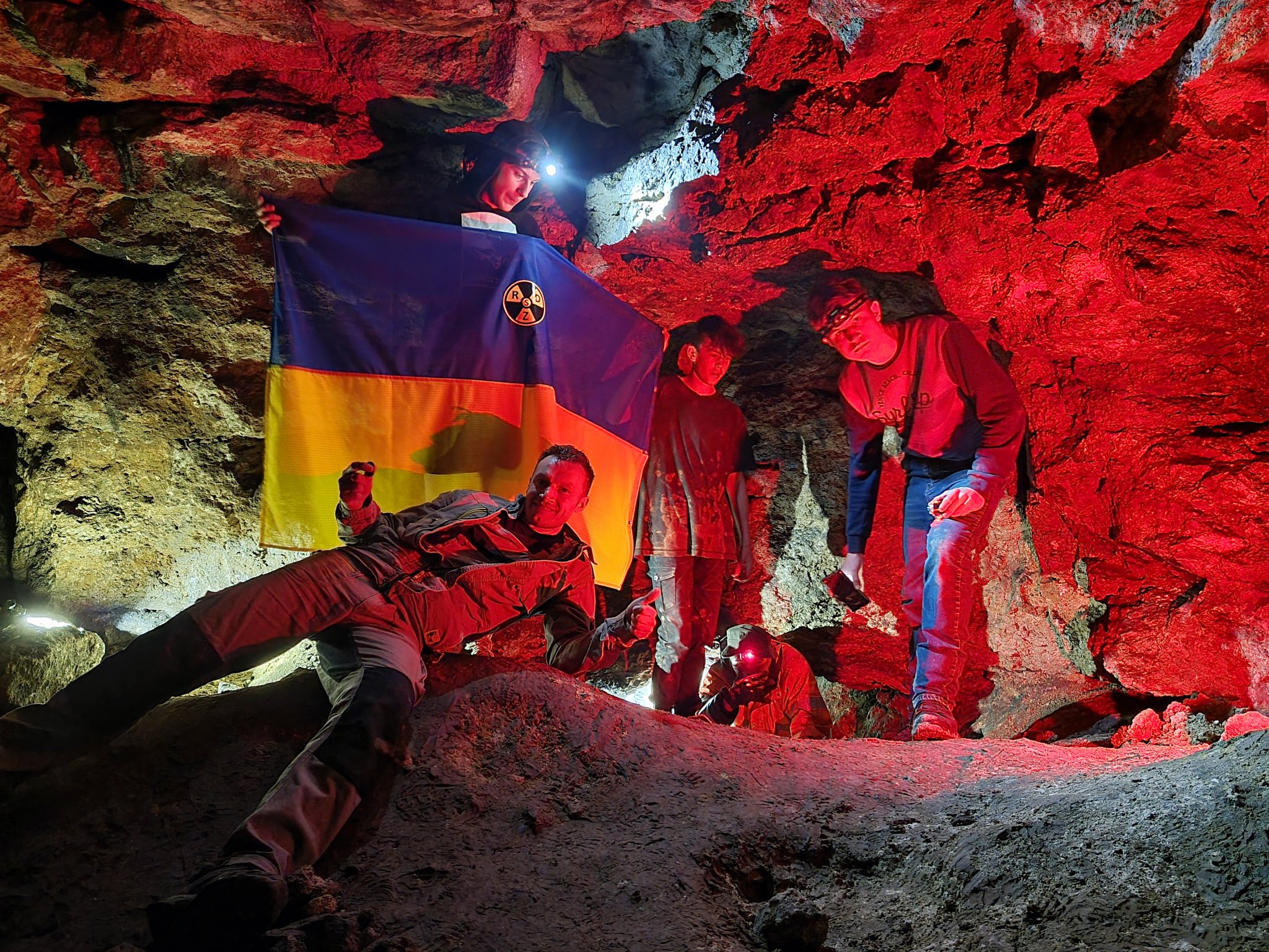 Львівські диґери зсередини показали Медову печеру