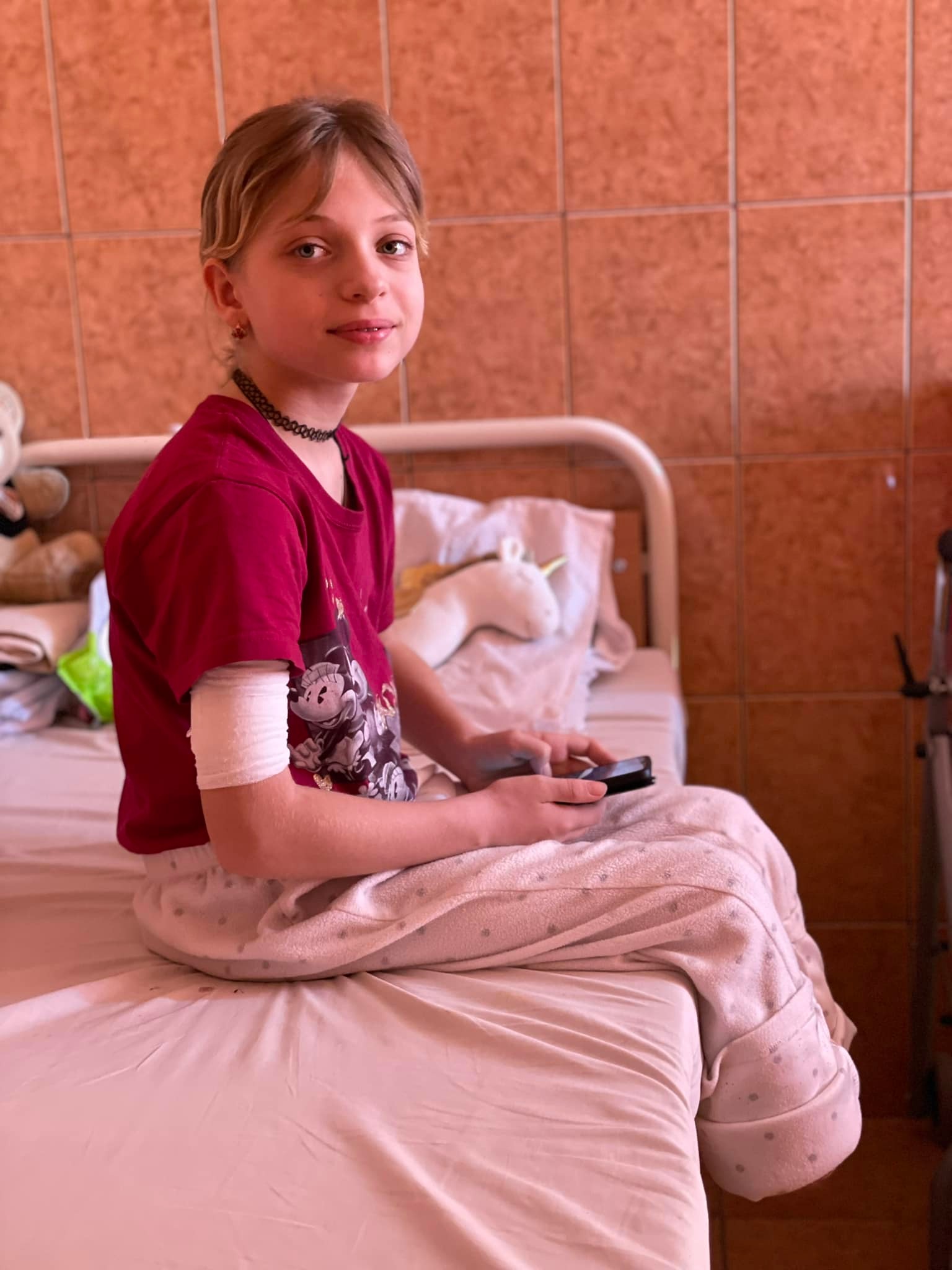 У львівській лікарні перебуває 11-річна дівчинка, яка втратила дві ноги після обстрілу вокзалу у Краматорську